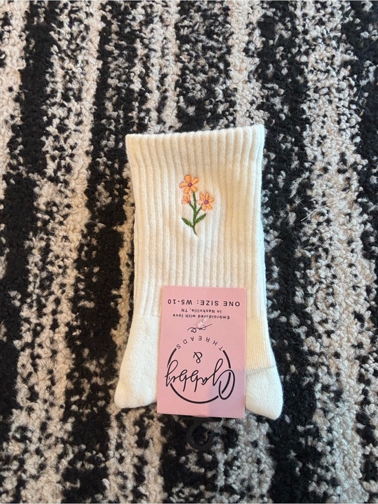 Gabby and Threads Accessories - Gabby and Threads Women's Grip Socks